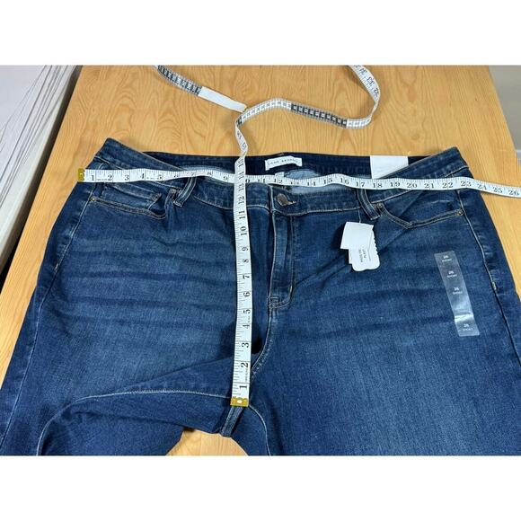 NWT Lane Bryant Signature Fit Bootcut Mid rise Size 26 Short dark wash - Picture 7 of 8
